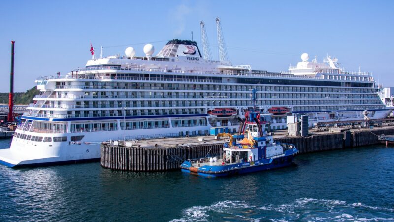 Die «Viking Star» - hier im Hafen von Rügen - macht einen Bogen um die erdbebengeplagte Insel Santorini. (Archivfoto)