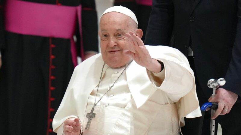 Seit Freitag wird Papst Franziskus in einer Klinik behandelt. (Archivbild)