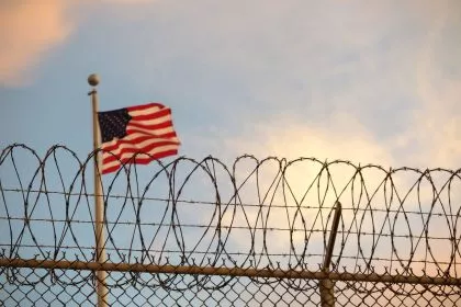 Pentagon: Zehn „hochgefährliche“ Migranten in Guantanamo angekommen