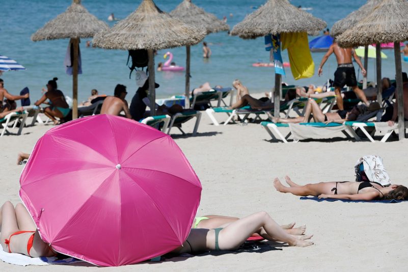 Die Deutschen reisen gern, und zwei Drittel von ihnen hat auch für 2025 bereits Urlaub geplant. (Archivbild)