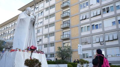 Papst ohne Aussicht auf baldige Entlassung