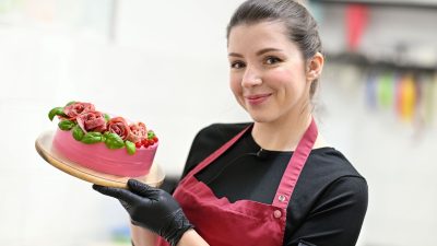 Die Weißwursttorte: Anna Burkhardt erschafft Torten aus Wurst