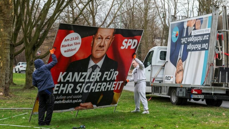 Schon werden die ersten Wahlplakate abgebaut, wie hier in Gelsenkirchen. In der nordrhein-westfälischen Stadt landete die AfD laut Daten der Bundeswahlleiterin mit 24,7 Prozent der Zweitstimmen knapp vor der SPD, die 24,1 Prozent erhielt.