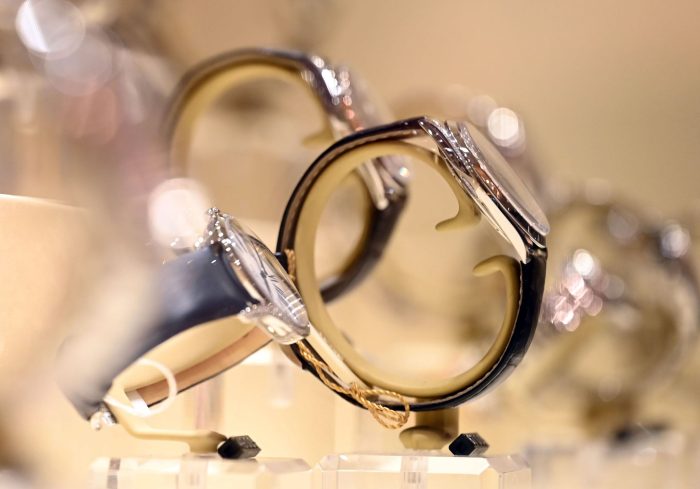 Weniger aber teurere Stücke sorgen bei Juwelieren und Uhrenhändlern für stabile Umsätze. (Archivbild)