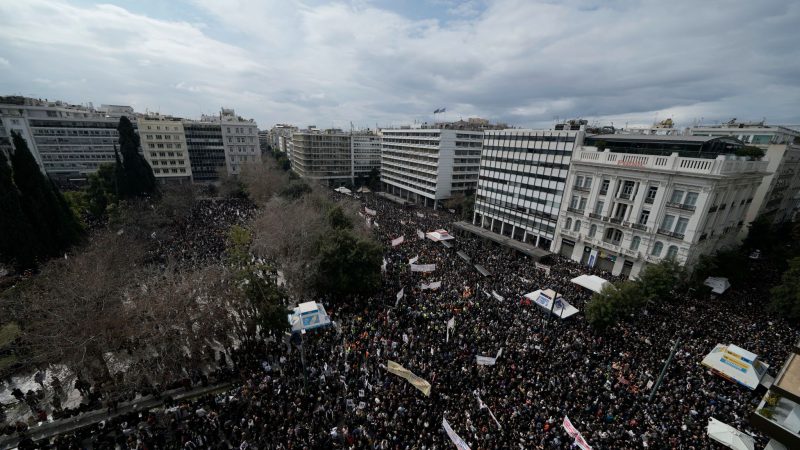 Rund 170.000 Menschen gingen allein in Athen auf die Straße.