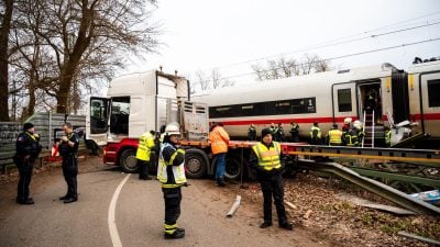 Nach Zugunglück in Hamburg: Ein Gleis wieder frei – Lkw-Fahrer in U-Haft