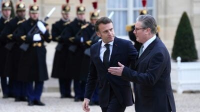 Frankreichs Präsident Emmanuel Macron und der britische Premier Keir Starmer sind in Kontakt mit Donald Trump.