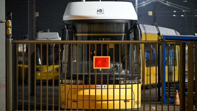 Erneut werden Trams, Busse und U-Bahnen im Depot bleiben. (Archivbild)