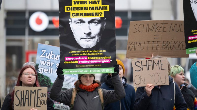 Vergangene Woche war FDP-Spitzenkandidat Christian Lindner für eine Wahlkampfveranstaltung in Dresden. Gegner der Partei nahmen das zum Anlass für eine Demonstration.