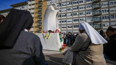 Vatikan: Papst hatte „gute“ Nacht – Zustand weiter kritisch