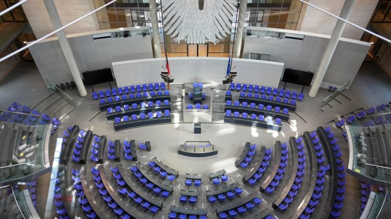 Im Bundestag muss umgebaut werden. Es gibt weniger Sitze und Parteien im neugewählten Parlament.