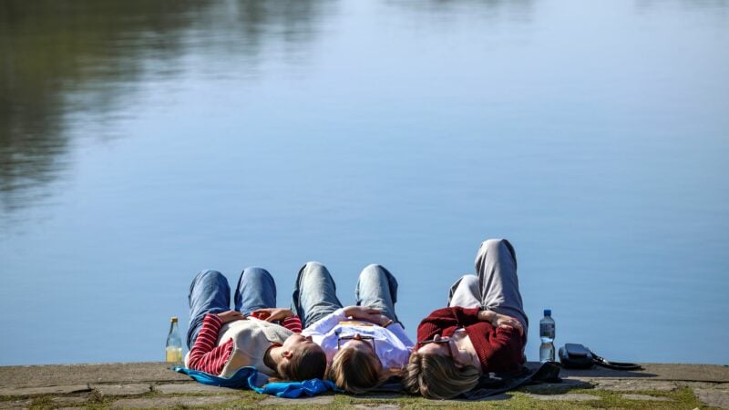 Ein langes Sonnenbad vor dem Wetterumschwung