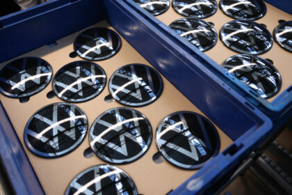 Jeweils minus 40 Prozent: Gewinne von VW und Mercedes brechen im ersten Quartal ein