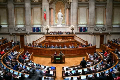 Portugals konservative Regierung vom Parlament gestürzt
