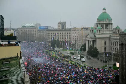 Hunderttausende protestieren in Belgrad gegen serbische Regierung