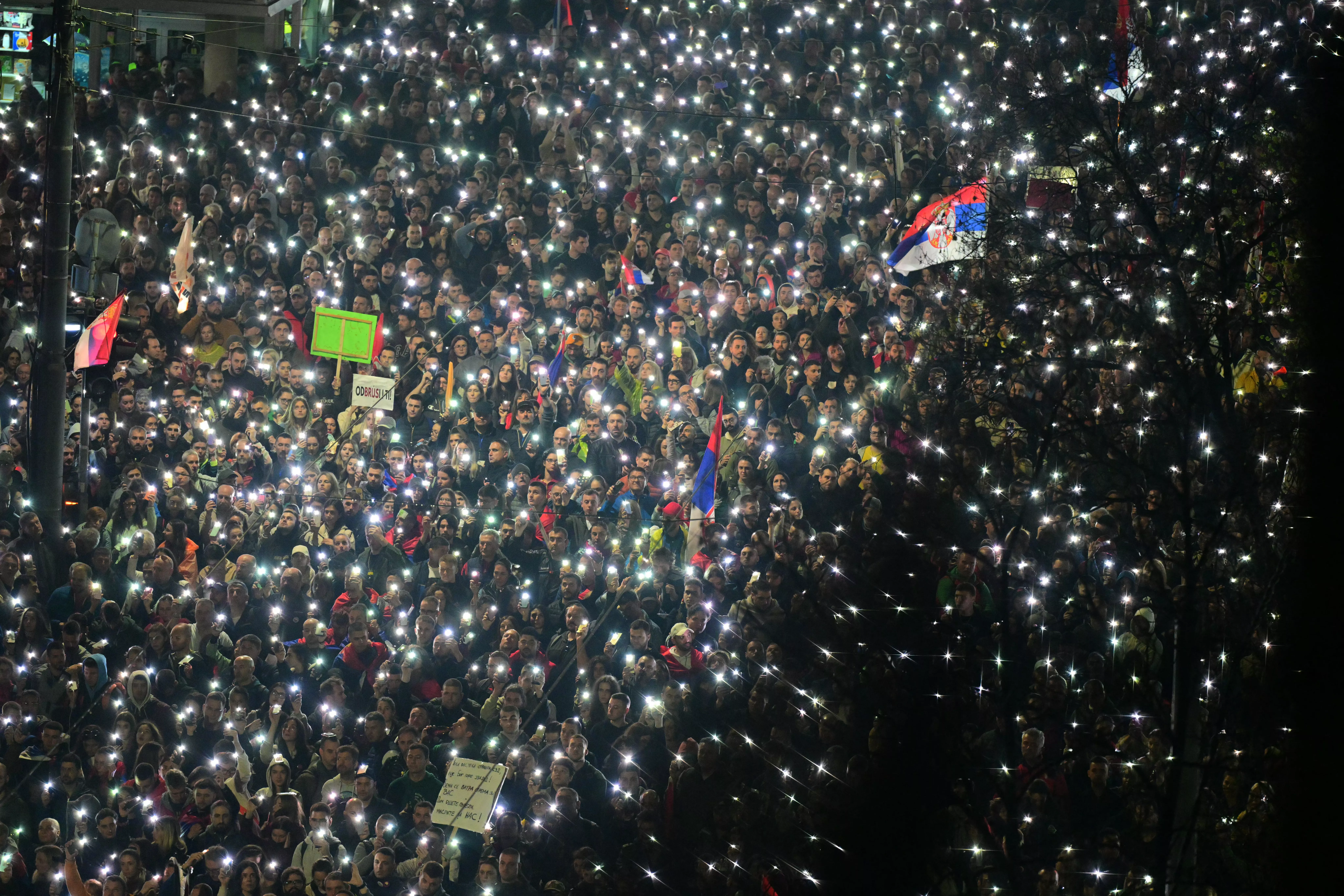 Über 100.000 Menschen protestieren in Serbien gegen Korruption – Student: „um Gerechtigkeit zu erreichen“