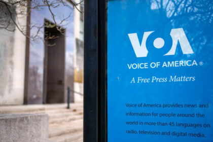 Voice of America: Richter setzt Massenentlassungen aus