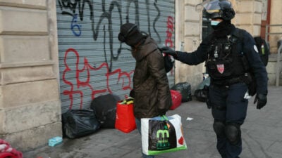 Paris: Polizei räumt von jungen Migranten besetztes Theater