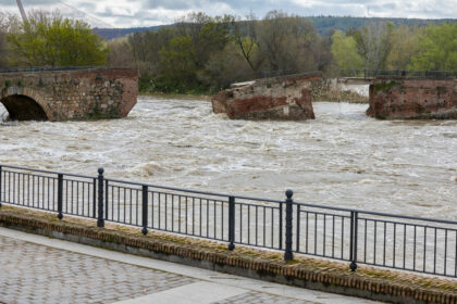 Hochwasser in Teilen Spaniens – antike römische Brücke teilweise weggeschwemmt