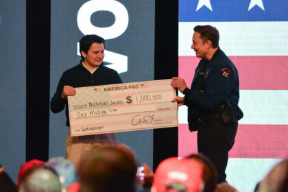 Vor Richterwahl in Wisconsin: Musk verteilt zwei Schecks über 1 Million Dollar