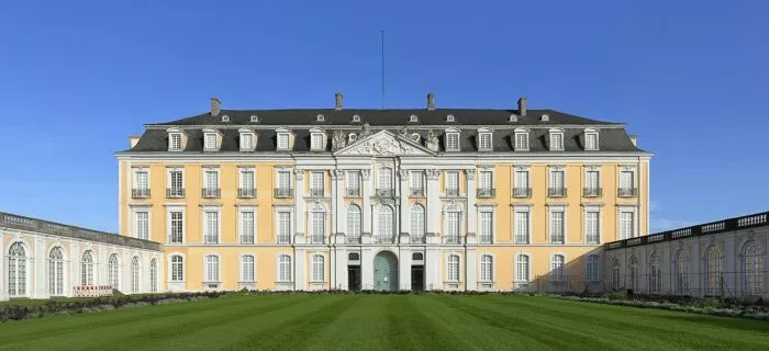 Westfassade des Schloss Augustusburg