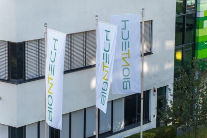BioNTech macht Nettoverlust von etwa 700 Millionen Euro und streicht Stellen