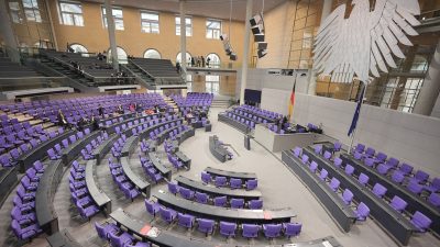 Im neu gewählten Bundestag sind Frauen mit einem Anteil von 32,4 Prozent deutlich unterrepräsentiert. (Archivbild)