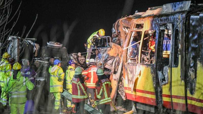 Drei Tote: Ermittlungen nach Kollision von Tanklaster am Bahnübergang