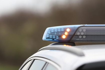 Auf der Autobahn A6: Mutter am Handy, Einjähriges Kind am Steuer