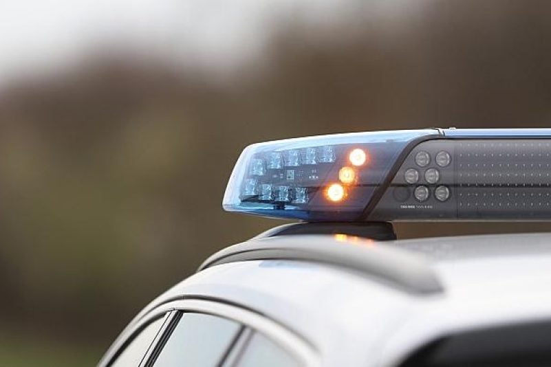 Auf der Autobahn A6: Mutter am Handy, Einjähriges Kind am Steuer