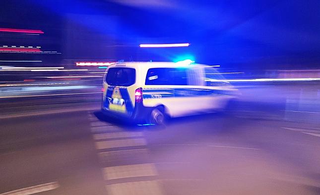 Unbekannte-schie-en-in-Niedersachsen-auf-E-Scooter-Fahrer-Mann-schwer-verletzt