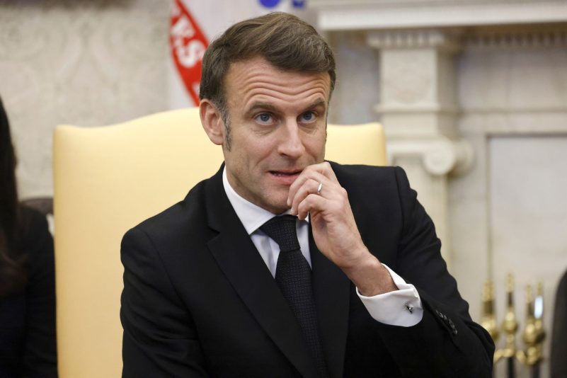 Präsident Macron hält vertrauliche Diskussionen zwischen Kiew und Washington für zielführender.