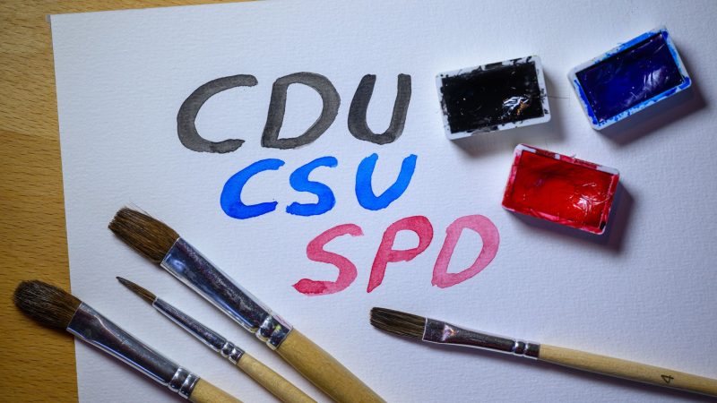 CDU, CSU und SPD wollen am Montag wieder zusammenkommen. (Symbolbild)