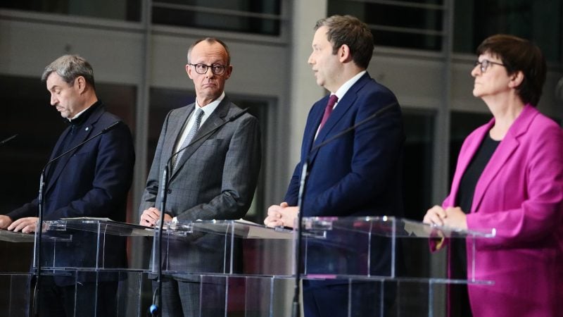 Markus Söder, Friedrich Merz, Lars Klingbeil und Saskia Esken geben eine Pressekonferenz zu den Sondierungsgesprächen zwischen der Union und der SPD.