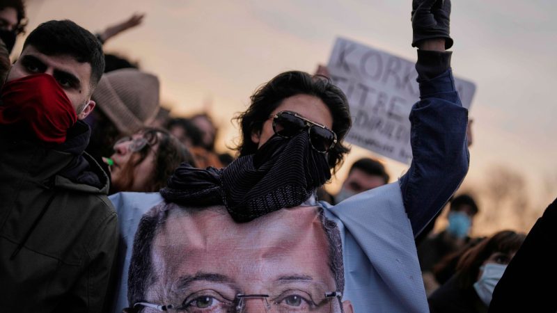 Zehntausende gehen in der Türkei derzeit für Imamoglu auf die Straße.