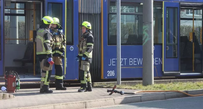 In einer Straßenbahn in Gera wurde eine Frau mit Benzin übergossen und angezündet.