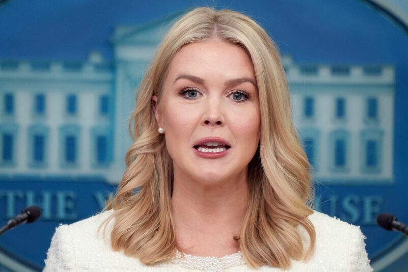 Trumps Sprecherin Leavitt informiert über die Zollpolitik ihres Chefs. (Archivbild)