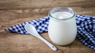 Rechtsseitiger Darmkrebs: Joghurt senkt das Risiko der Erkrankung