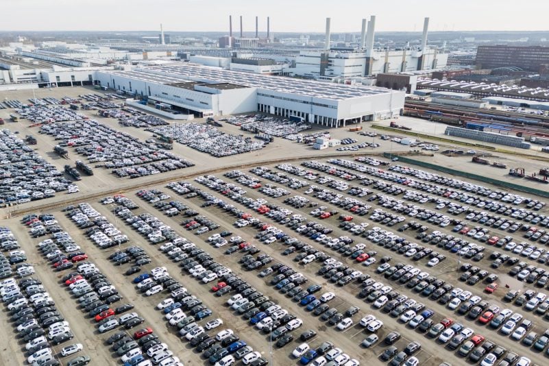 Trotz der Branchenschwäche peilt der VW-Konzern in diesem Jahr ein Umsatzwachstum an. (Archivbild)