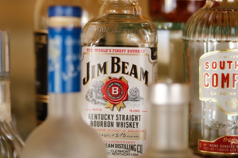 Führt die EU Vergeltungszölle auf US-Produkte wie amerikanischen Whiskey ein? Das ist eine der Fragen im aktuellen Zollkonflikt.