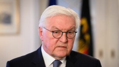 Der Bundespräsident hat die Grundgesetzänderung für das Milliarden-Finanzpaket unterschrieben.