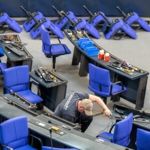 Bundestag konstituiert sich: Gysi eröffnet Sitzung – Grüne verhindern Klöckner-Besuch bei AfD