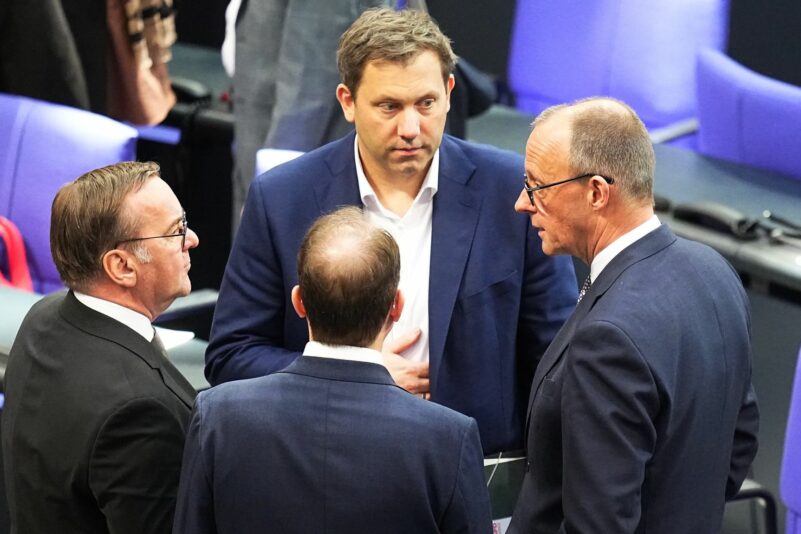 Diese Vier treffen sich möglicherweise bald am Kabinettstisch im Kanzleramt wieder. (Archivbild)