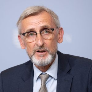 Sachsens Innenminister hält Gefahr durch Linksextremismus für hoch – und kritisiert Linkspartei