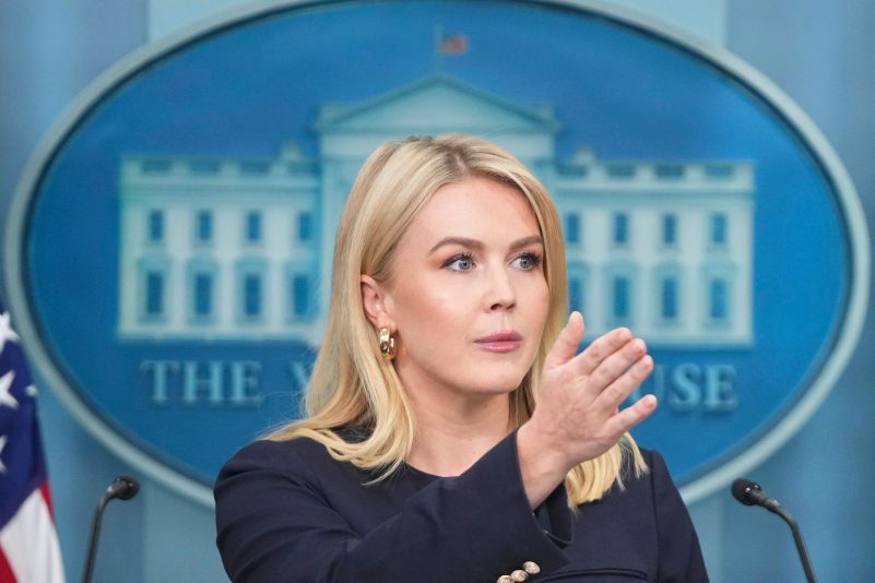 Trumps Sprecherin Karoline Leavitt hat Amazon kritisiert. (Archivbild)