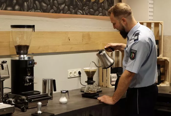 Erst ein Kaffee und dann die Welt - so starten etliche Menschen in Deutschland in den Tag.