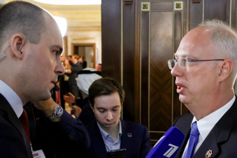 Moskau nennt eine Reise des Kreml-Beraters Kirill Dmitrijew in die USA möglich. Dmitrijew steht derzeit auf Sanktionslisten des Weißen Hauses. (Archivbild)