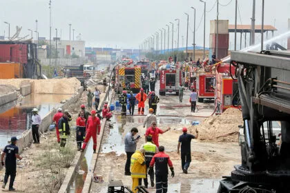 Schwere Explosion überschattet Atomgespräche im Iran – Regierung spricht von „Fahrlässigkeit“: 65 Todesopfer