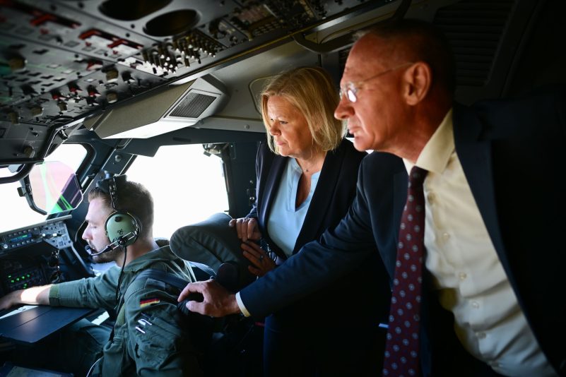 Beim ersten Mal wurde die Reise im letzten Moment abgesagt. Diesmal klappt es mit dem Besuch in Damaskus. Da hat in der Zwischenzeit der Innenminister gewechselt.