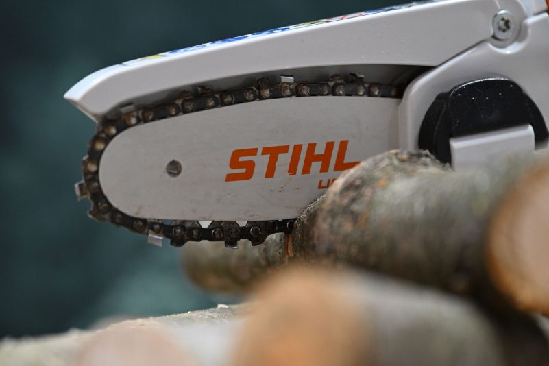 Wegen der schwierigen Marktlage sollen bei Stihl weltweit Hunderte Stellen wegfallen. (Archivbild)